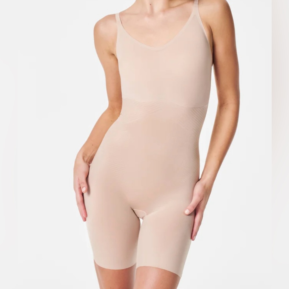 Spanx Shapewear - Invisible Shaping Mid-Thigh Bodysuit Women’s sz L